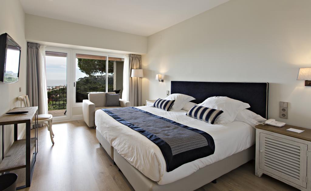 Double or Twin Room Terrace Garden View