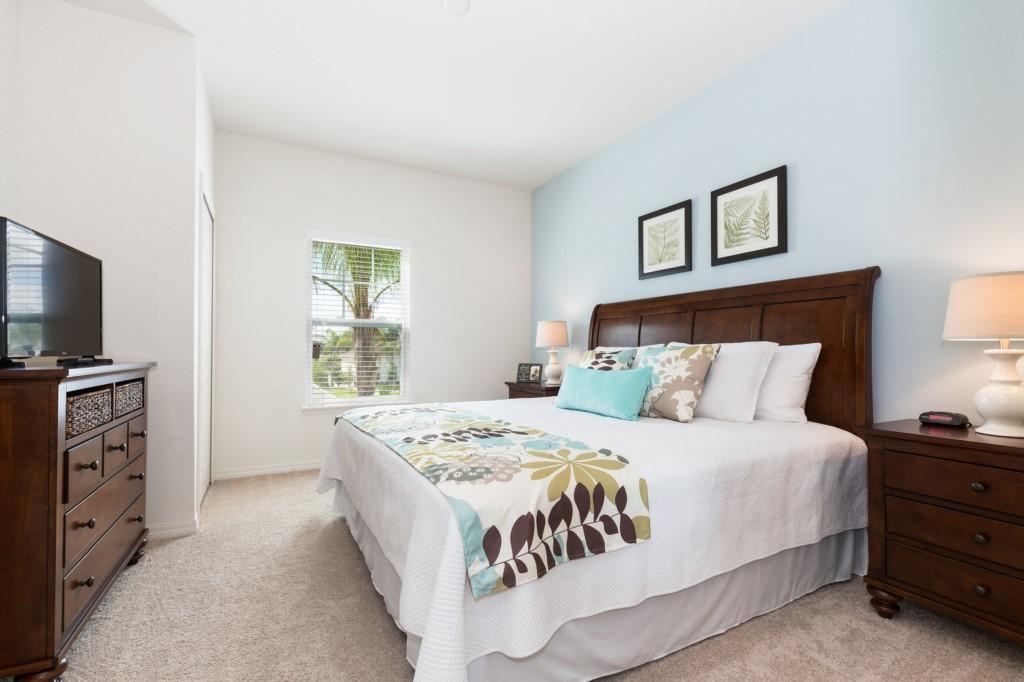 Emerald Oceanview Walkout Room
