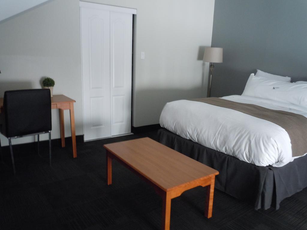 Mezzanine Suite with Two Queen Beds and Lake View