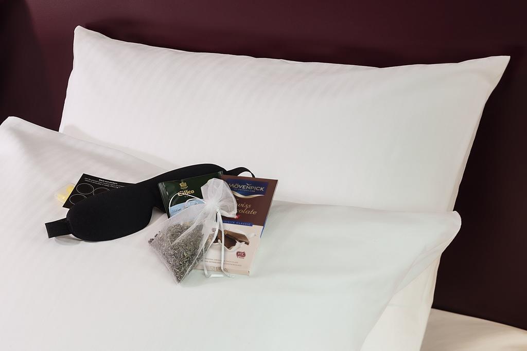 Zimmer mit Kingsize-Bett