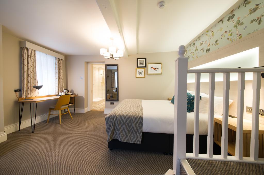 Family Room (2 Adults + 2 Children)
