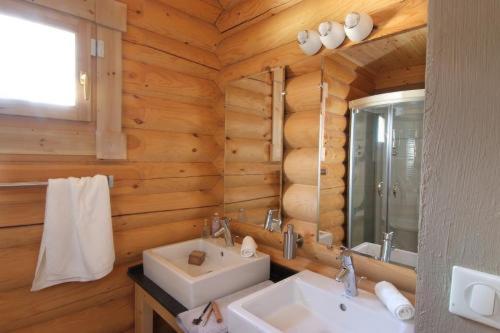 2-Bedrooms Apartment with terrace, 1 Shower Room