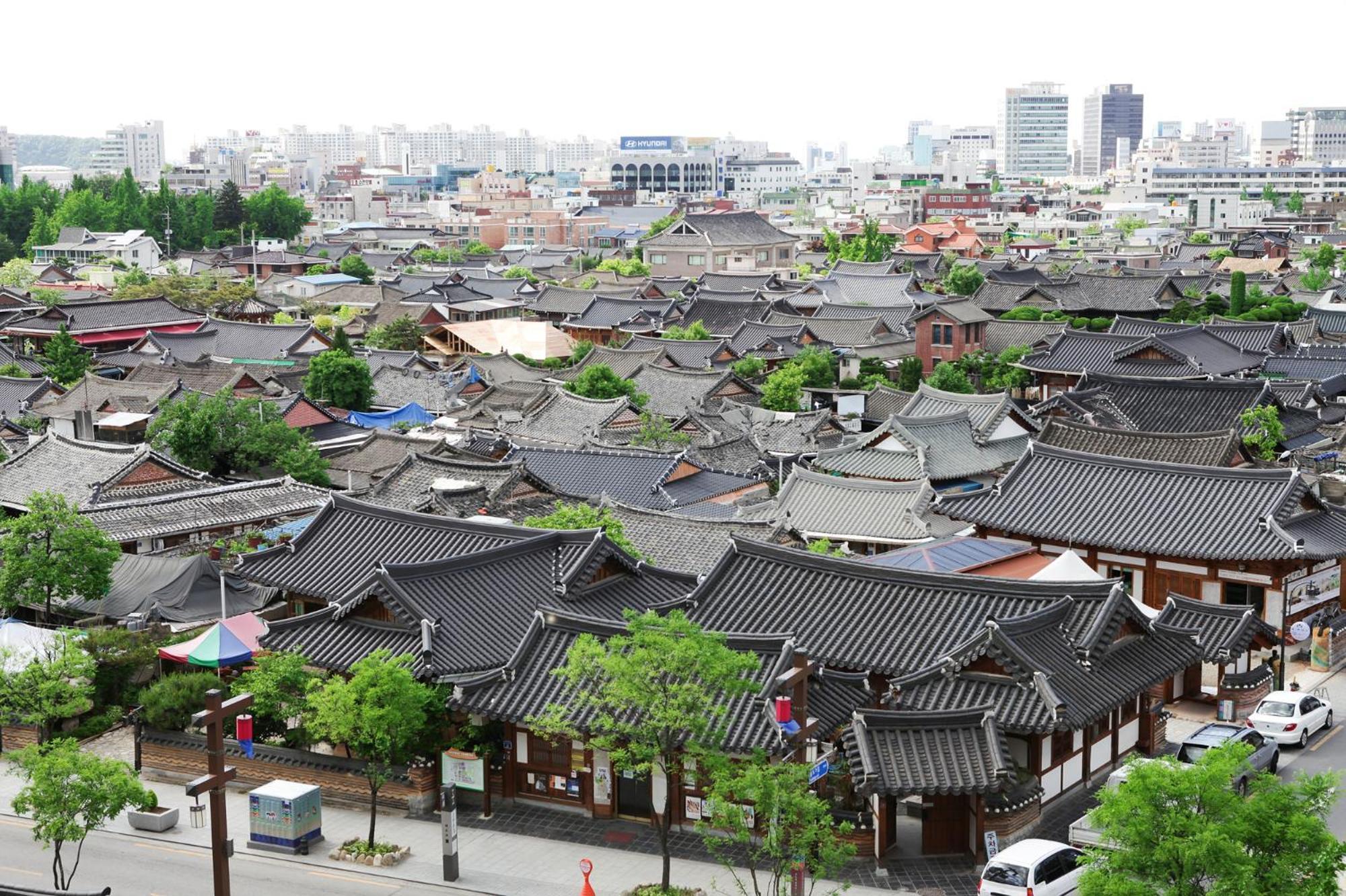 Deluxe Double Room Hanok Village View