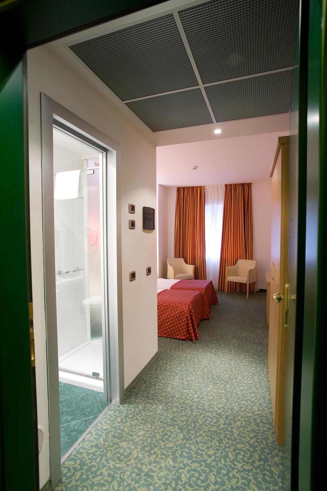 Double Room,696851757:JPEG