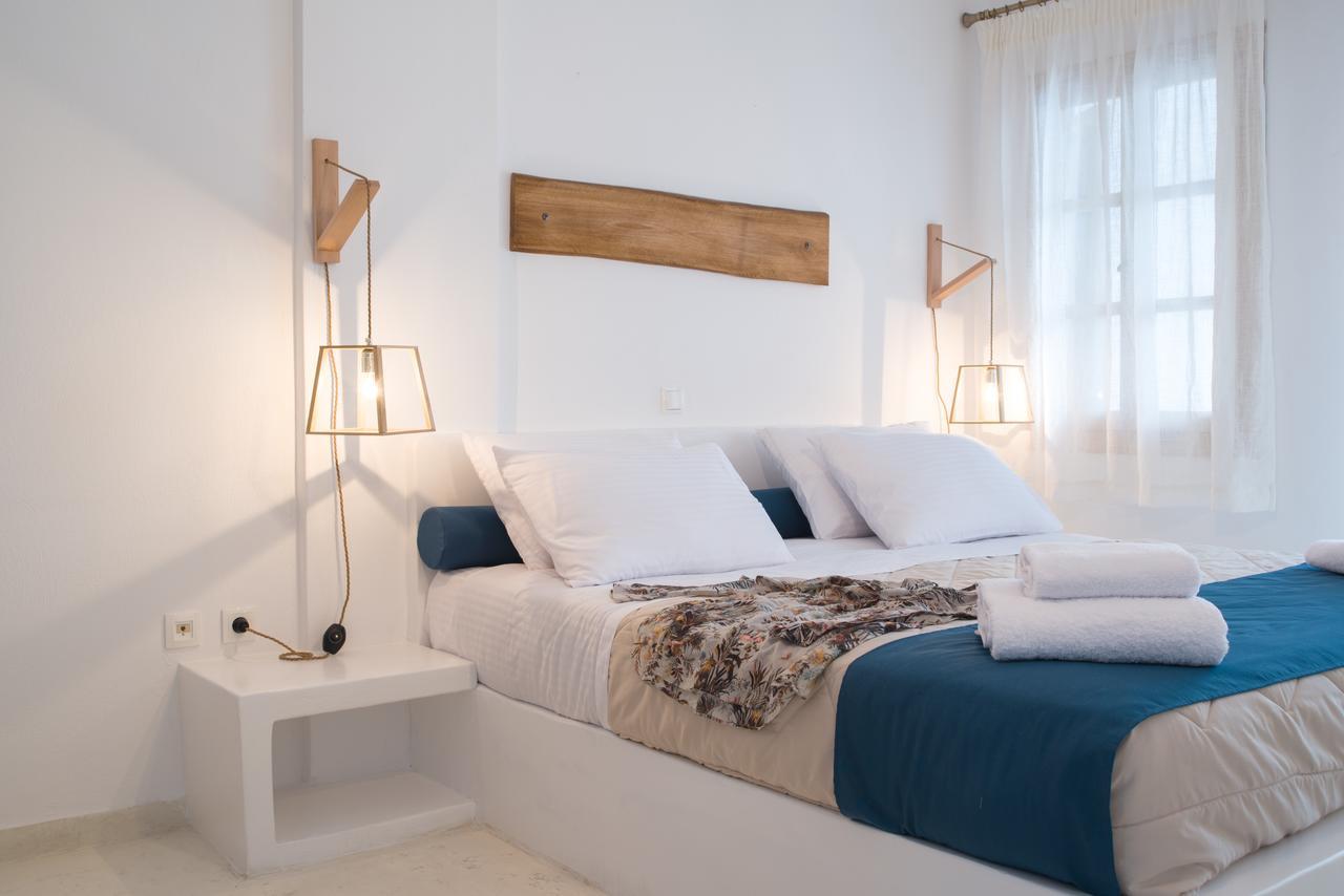 One-Bedroom Suite with Side Sea View