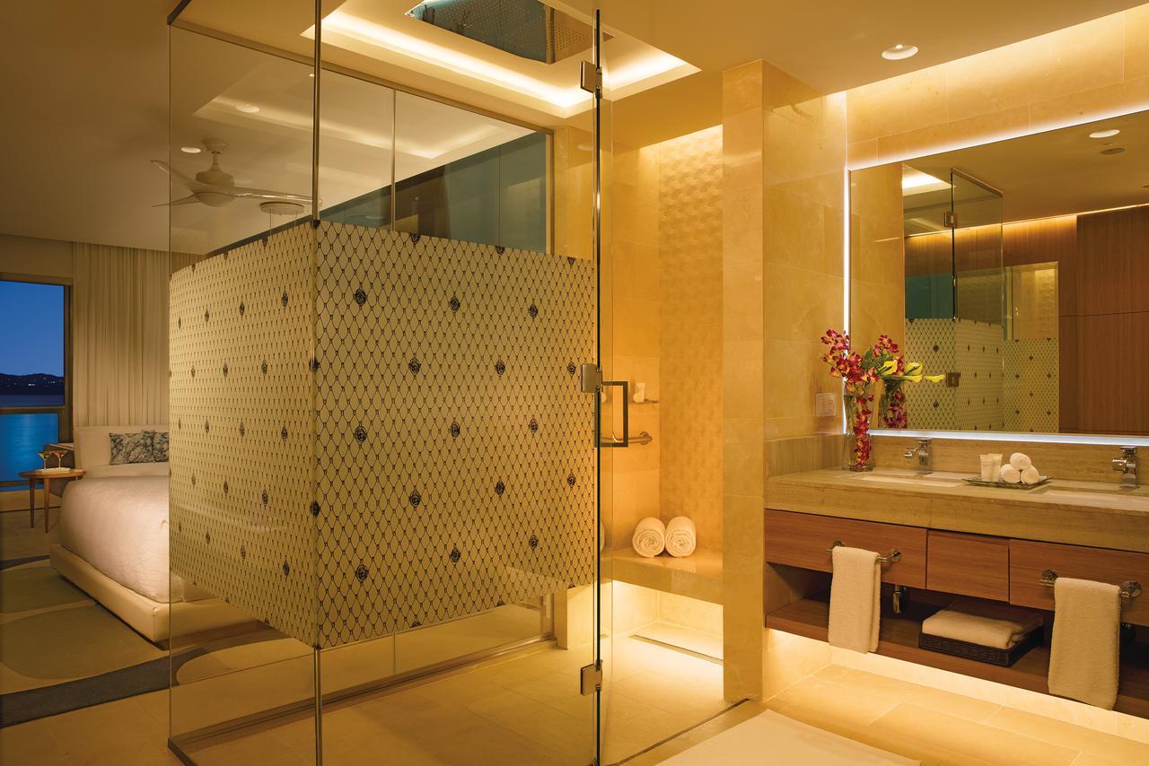 Xhale Club Junior Suite Swim Up Garden View Double