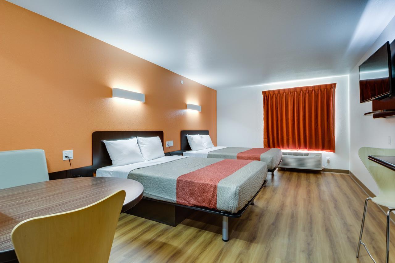 Queen Room Two Queen Beds Non-Smoking