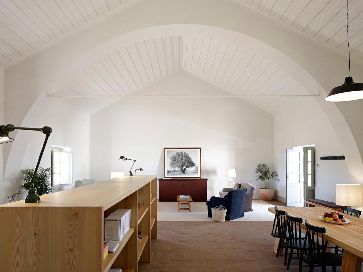 Three-Bedroom House Barn,1334139899:JPEG