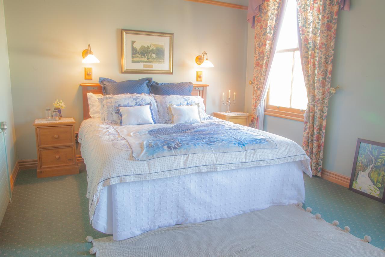 Queen Room Heritage Wing
