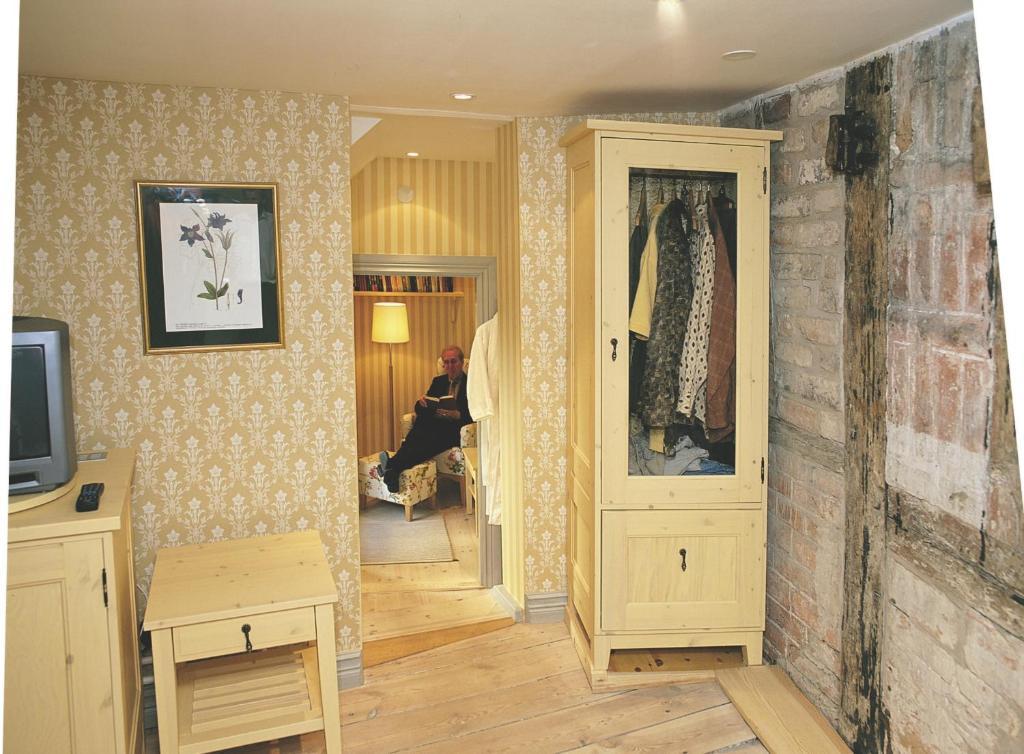 Suite with Two Single Beds