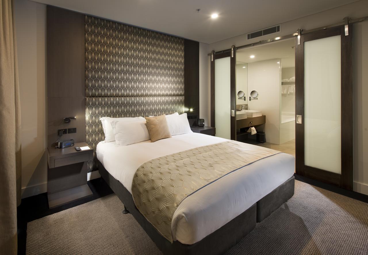 Junior King Suite with Lounge Access