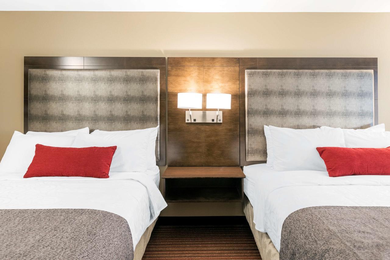 2 QUEEN BEDS-NON SMOKING
