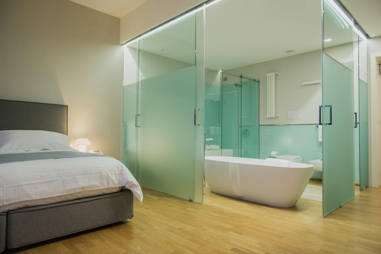 Deluxe Double Room with Balcony and Sea View