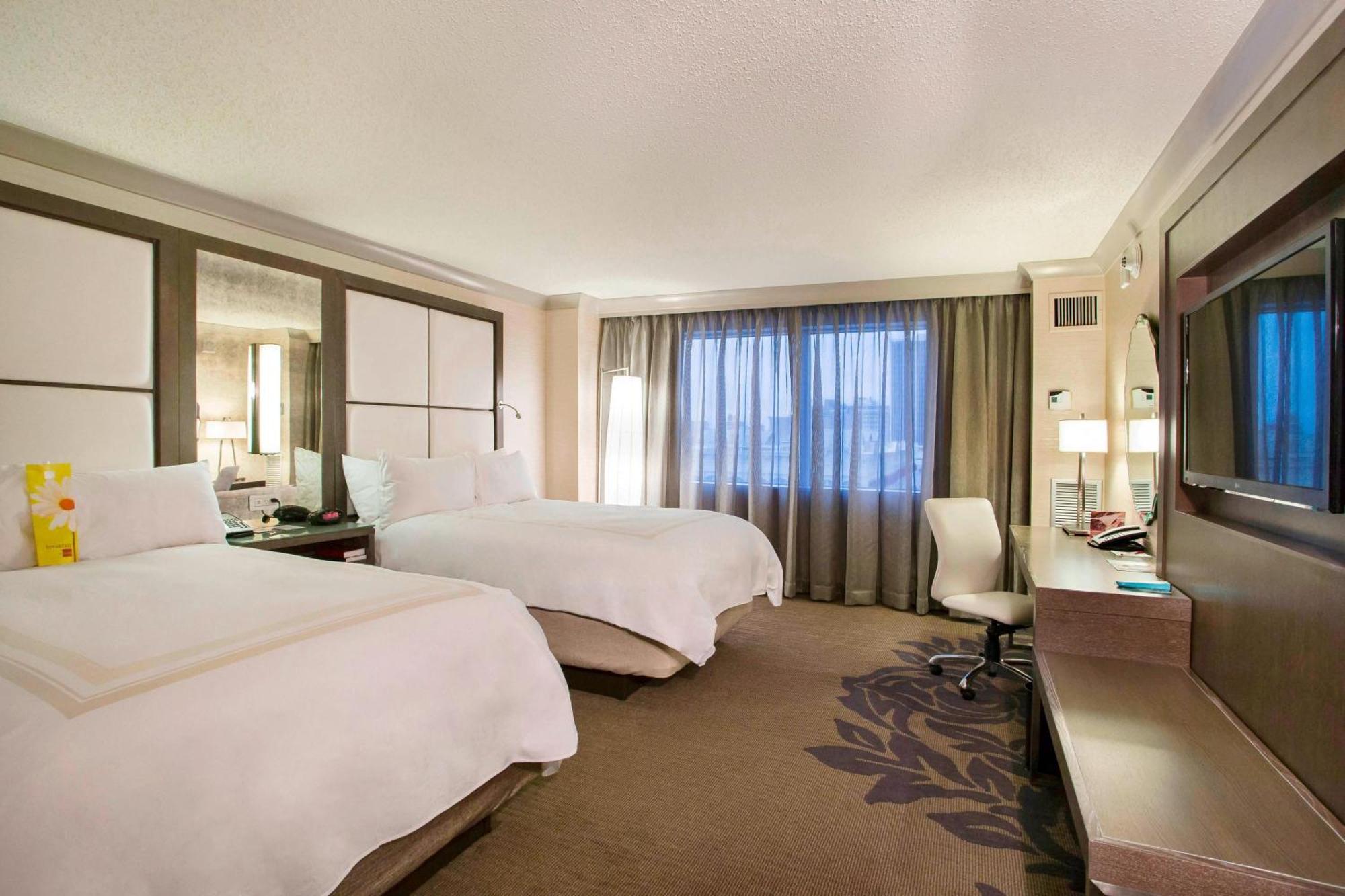 Guest room, 2 Double, River view, High floor