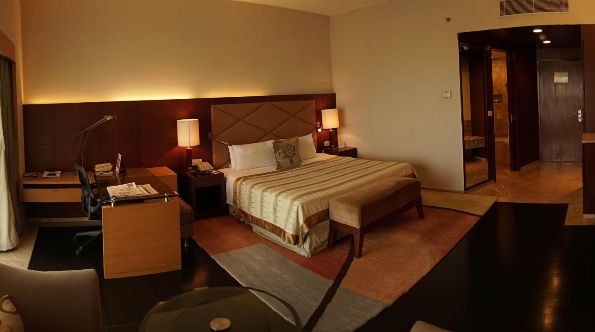 Luxury Suite with with Lounge access