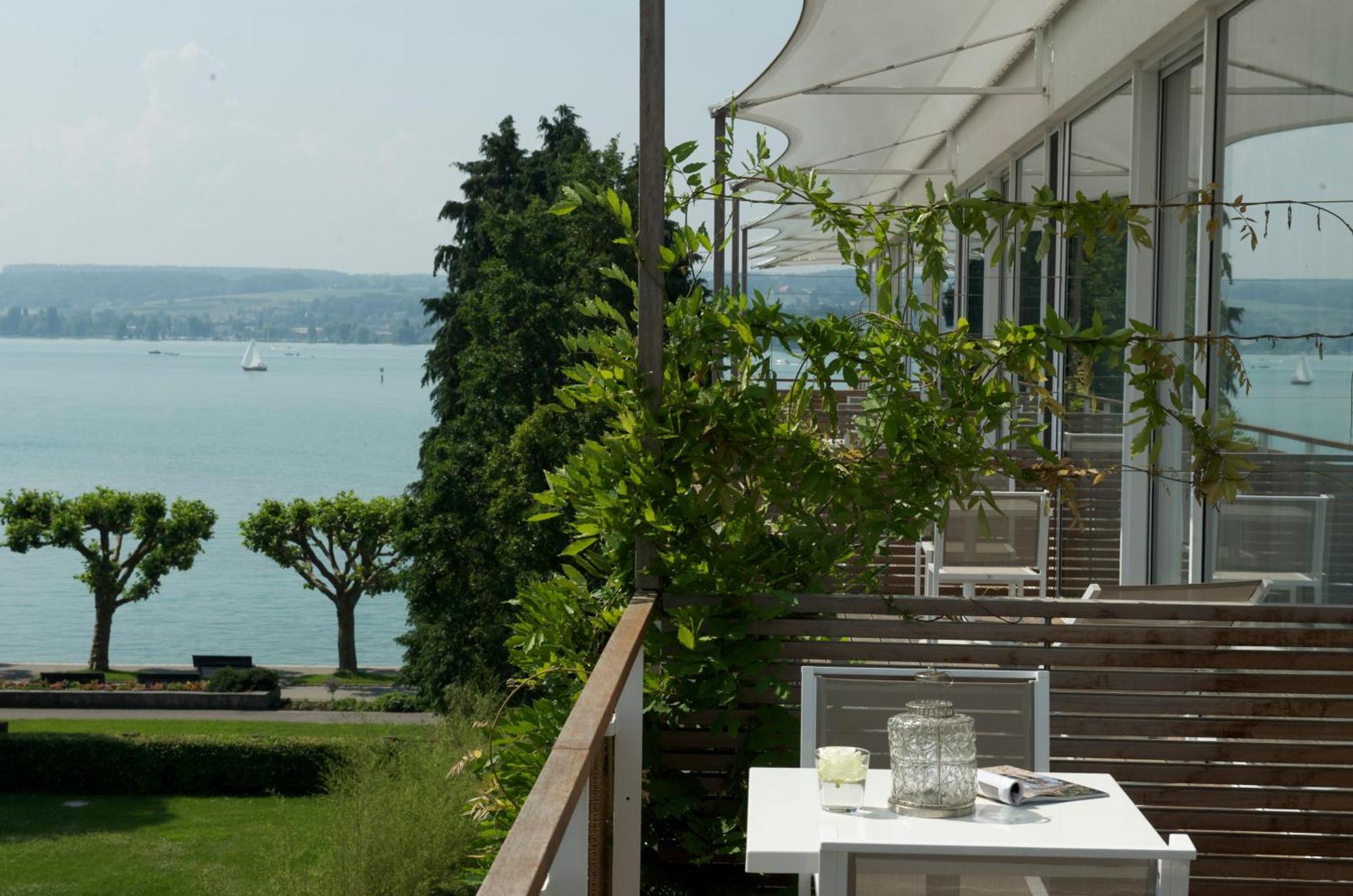 Premier Room with Lateral lake view