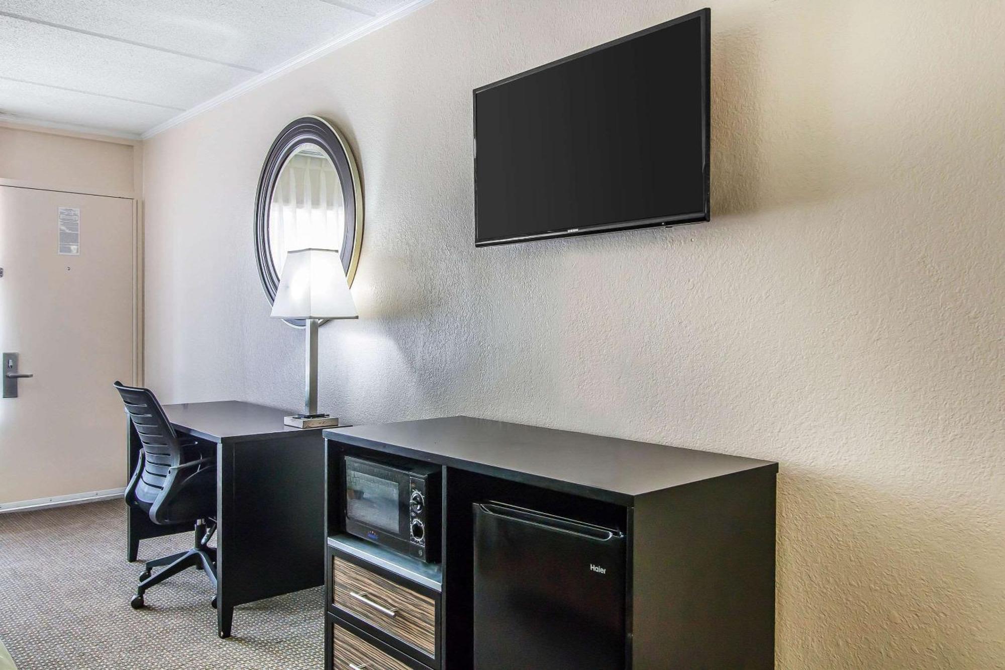 King Room - Accessible/Non-Smoking