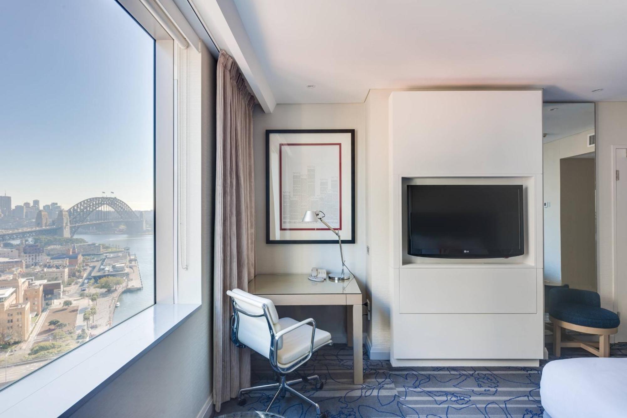 Executive Double Room with Two Double Beds Club Lounge Access with Harbour Bridge View