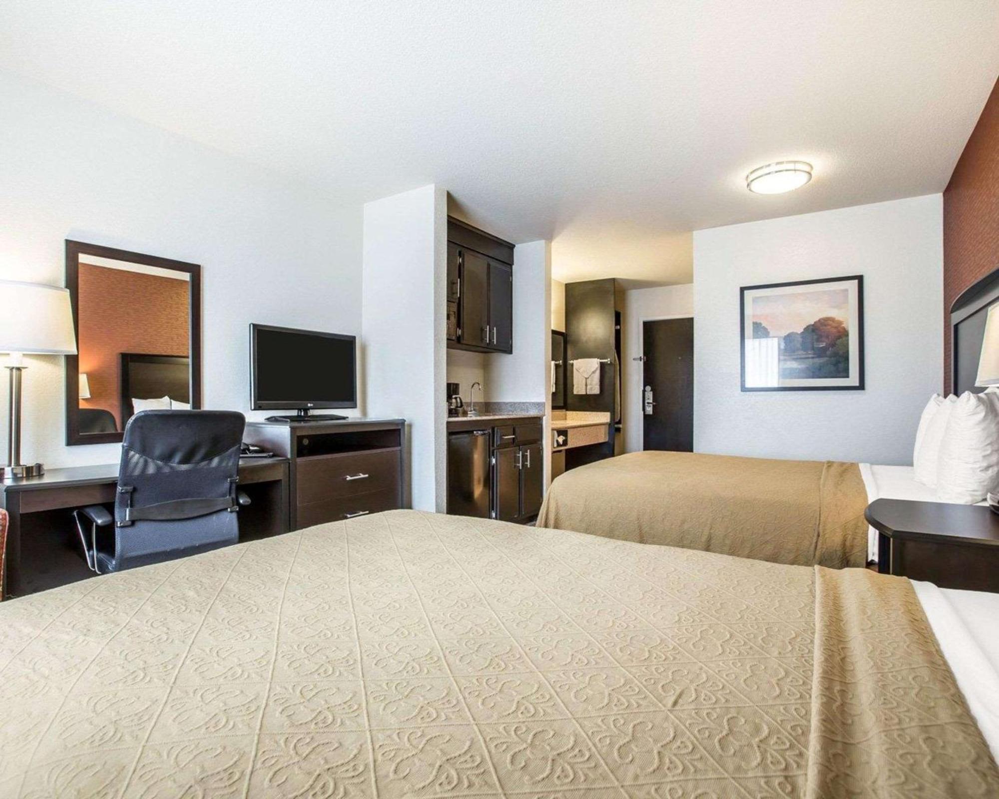Queen Room with Two Queen Beds - Non-Smoking