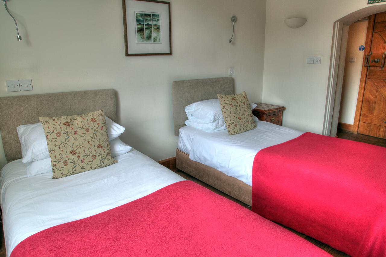 Twin Room with Private Bathroom