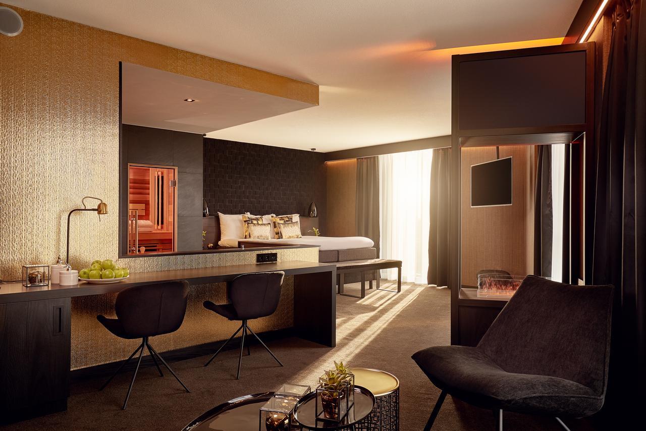 Wellness Suite Black,620285115:JPEG