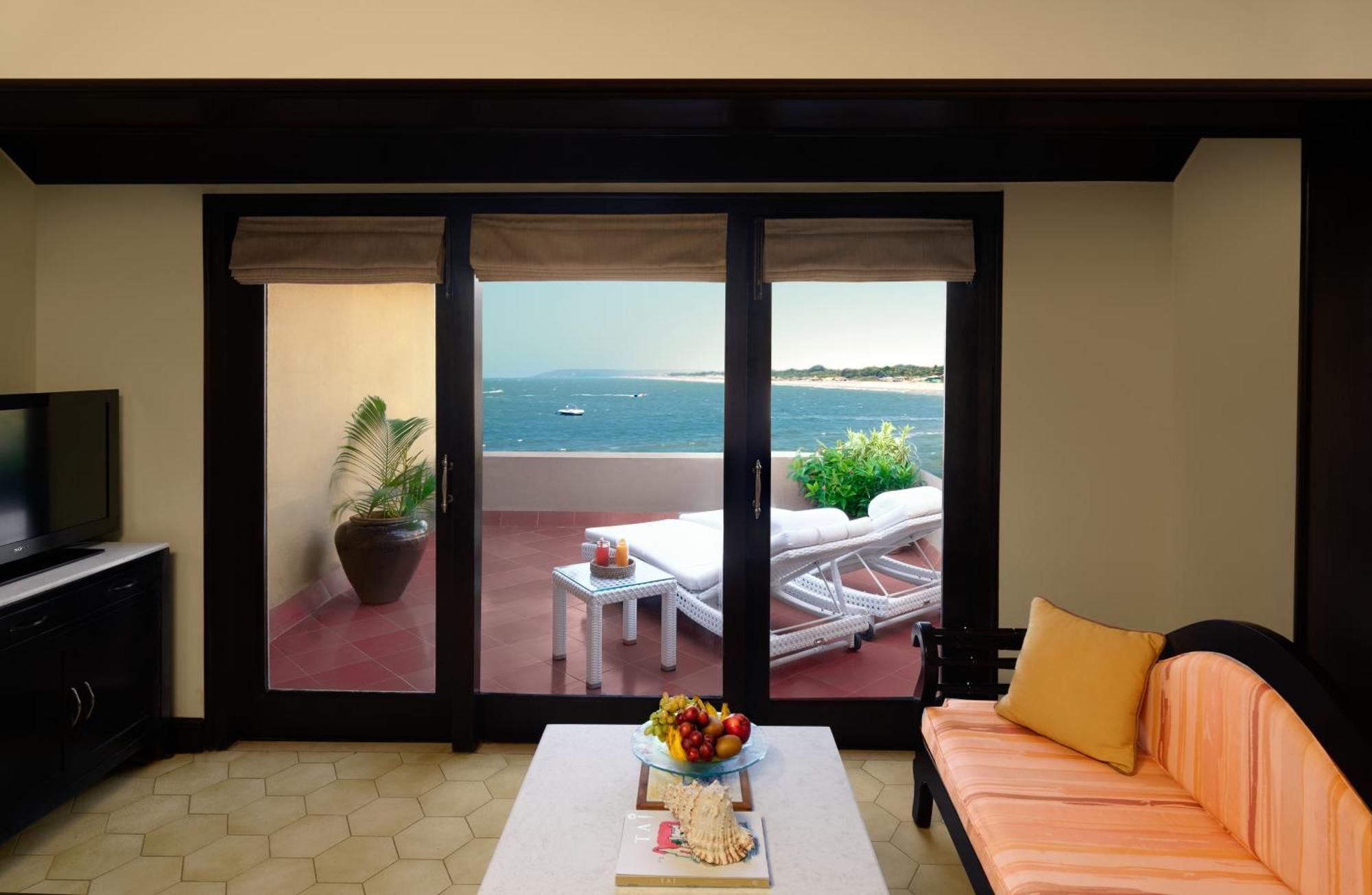 Premium Suite Sea View with Terrace - King Bed -  15% Discount on Food & Beverages, SPA