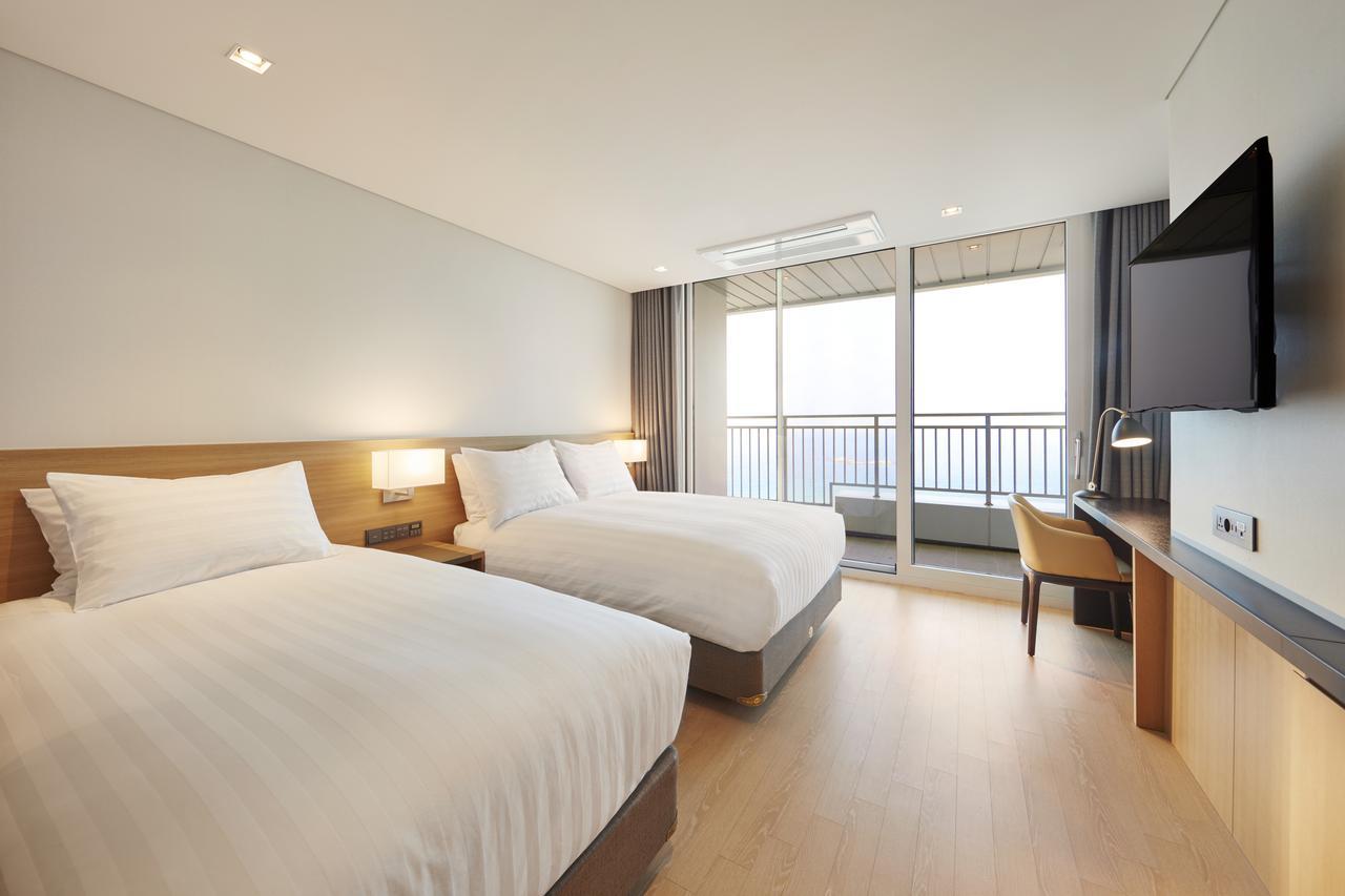 [Special Offer] Executive Twin Room with Ocean View (Base PAX 2, Additional Fee Pay Upon Check-in)