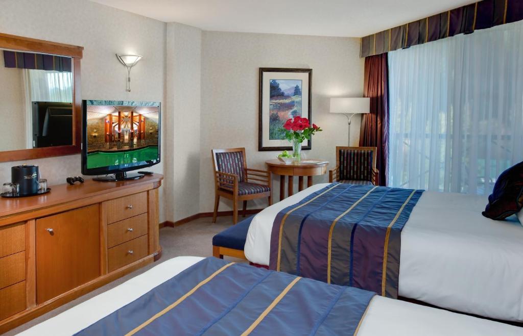 Queen Room with Two Queen Beds and Mountain View