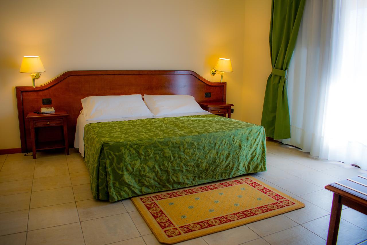 Deluxe Room,629958279:JPEG