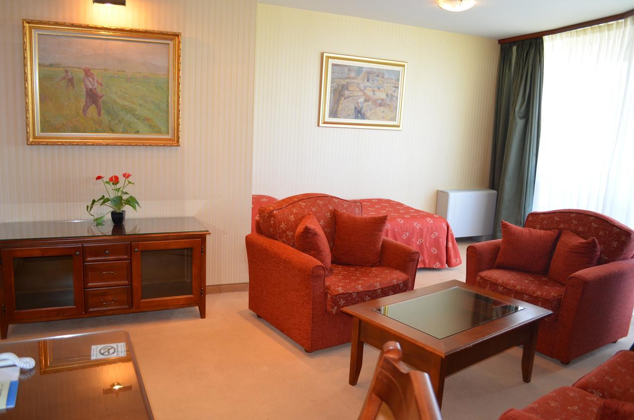 One-Bedroom Suite