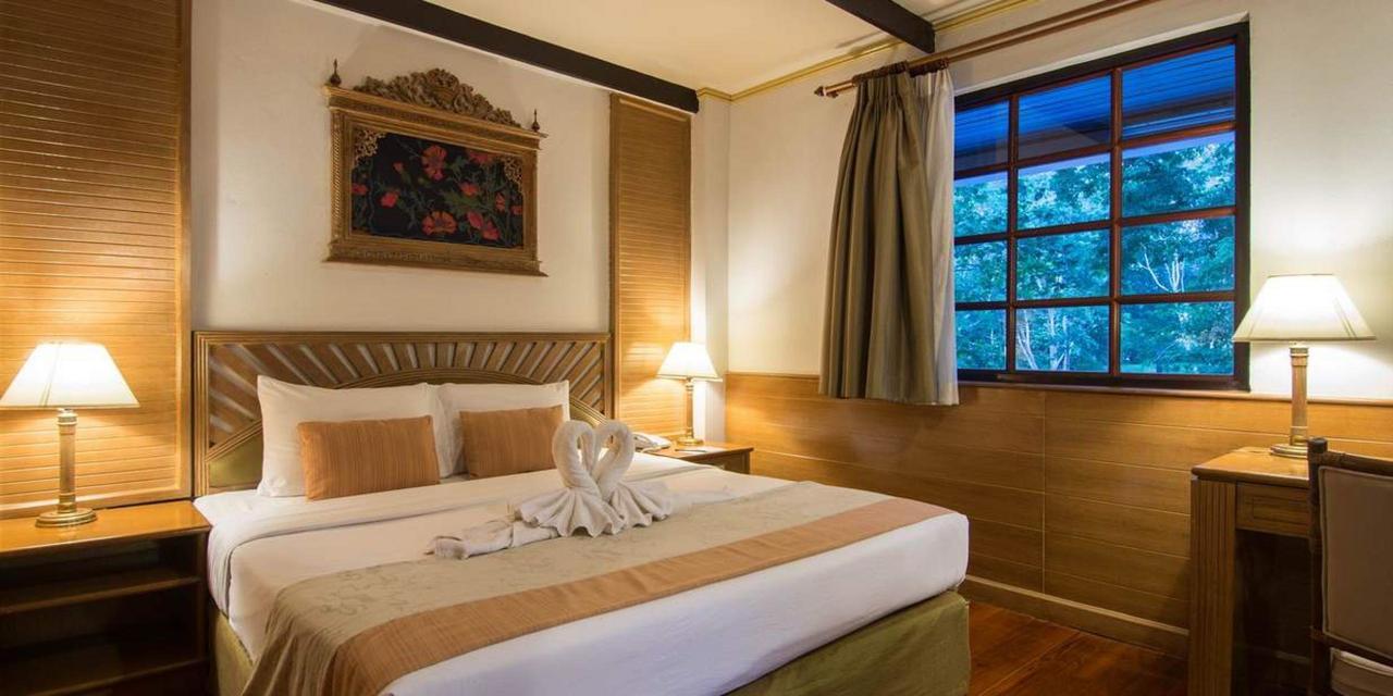Suite with Pool View
