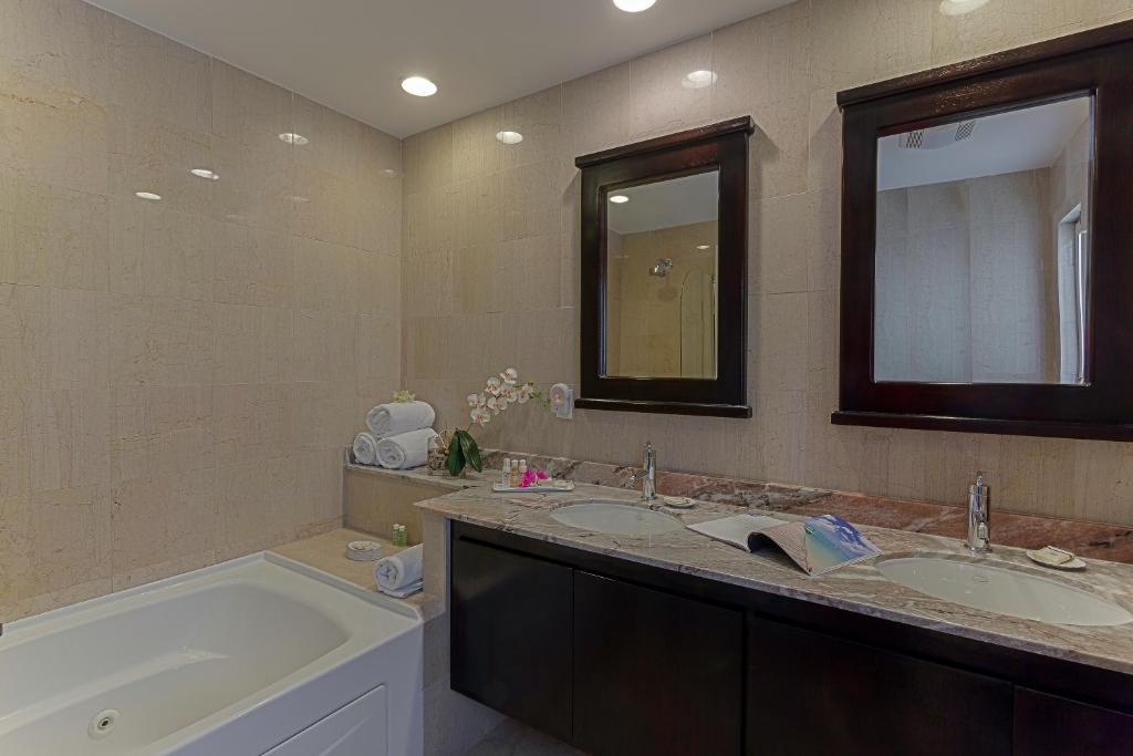 Premium 2 Bedrooms, Kitchen, Ocean View