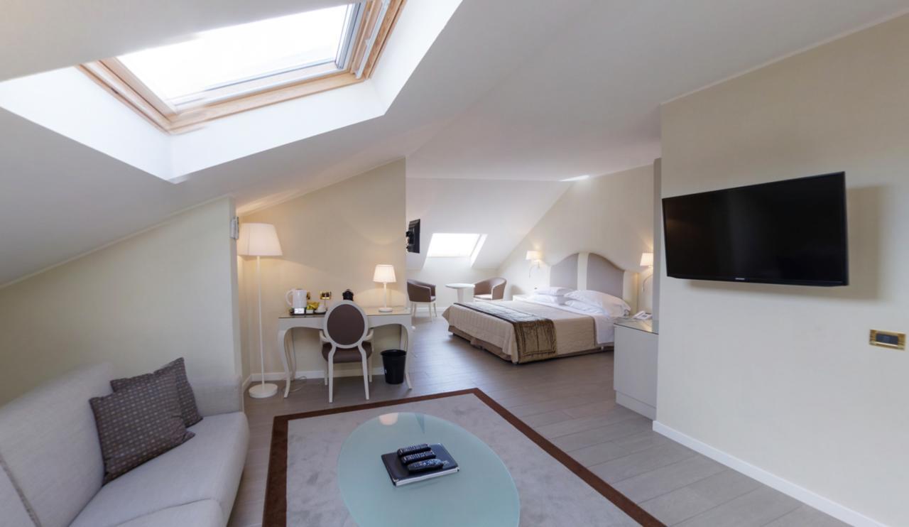 Suite Attic,700335982:JPEG