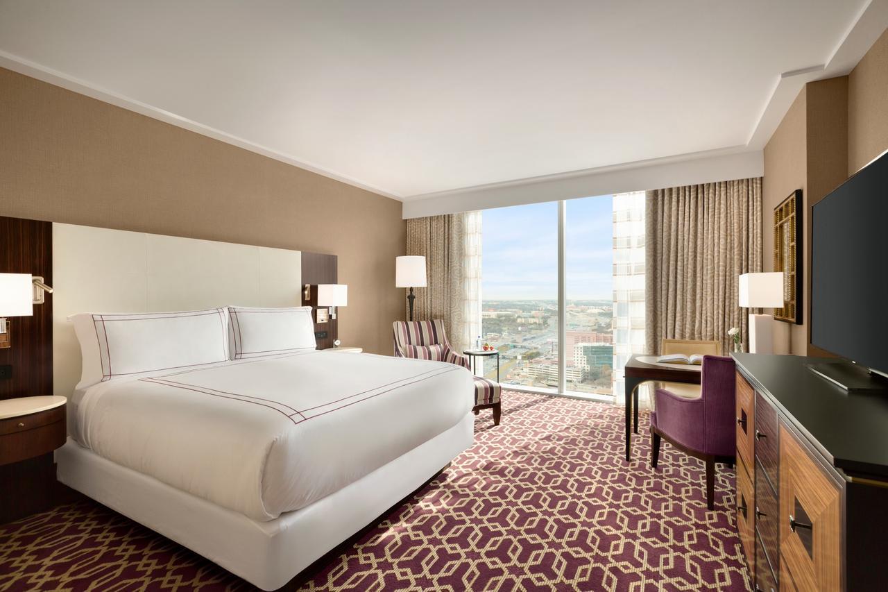 Fairmont Gold Room 1 King Bed