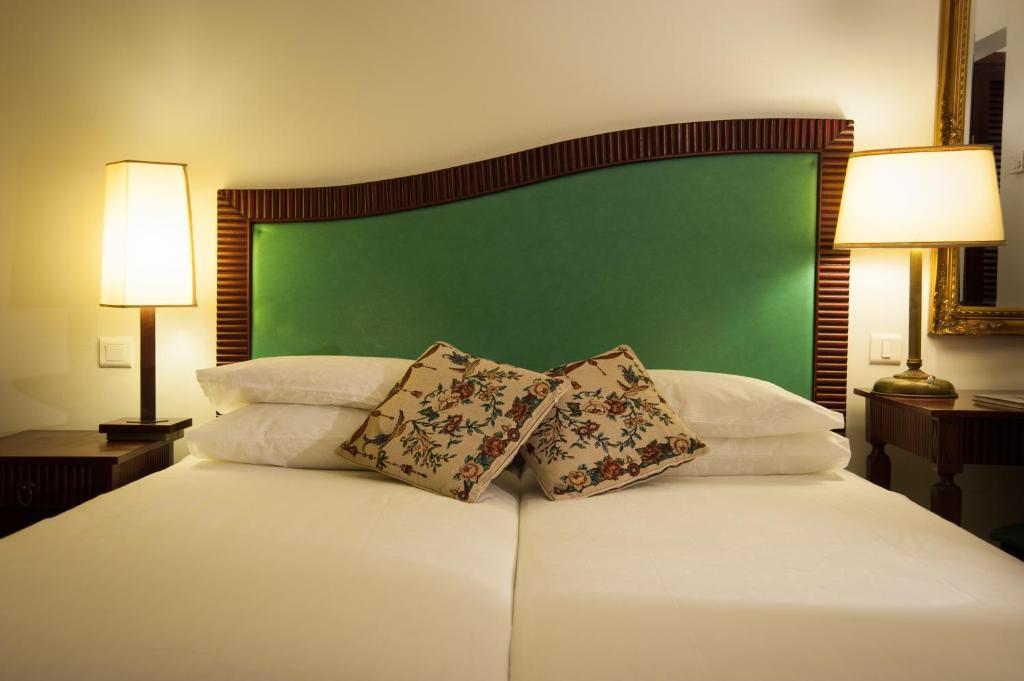 Double Room with Sofa Bed (3 Adults)