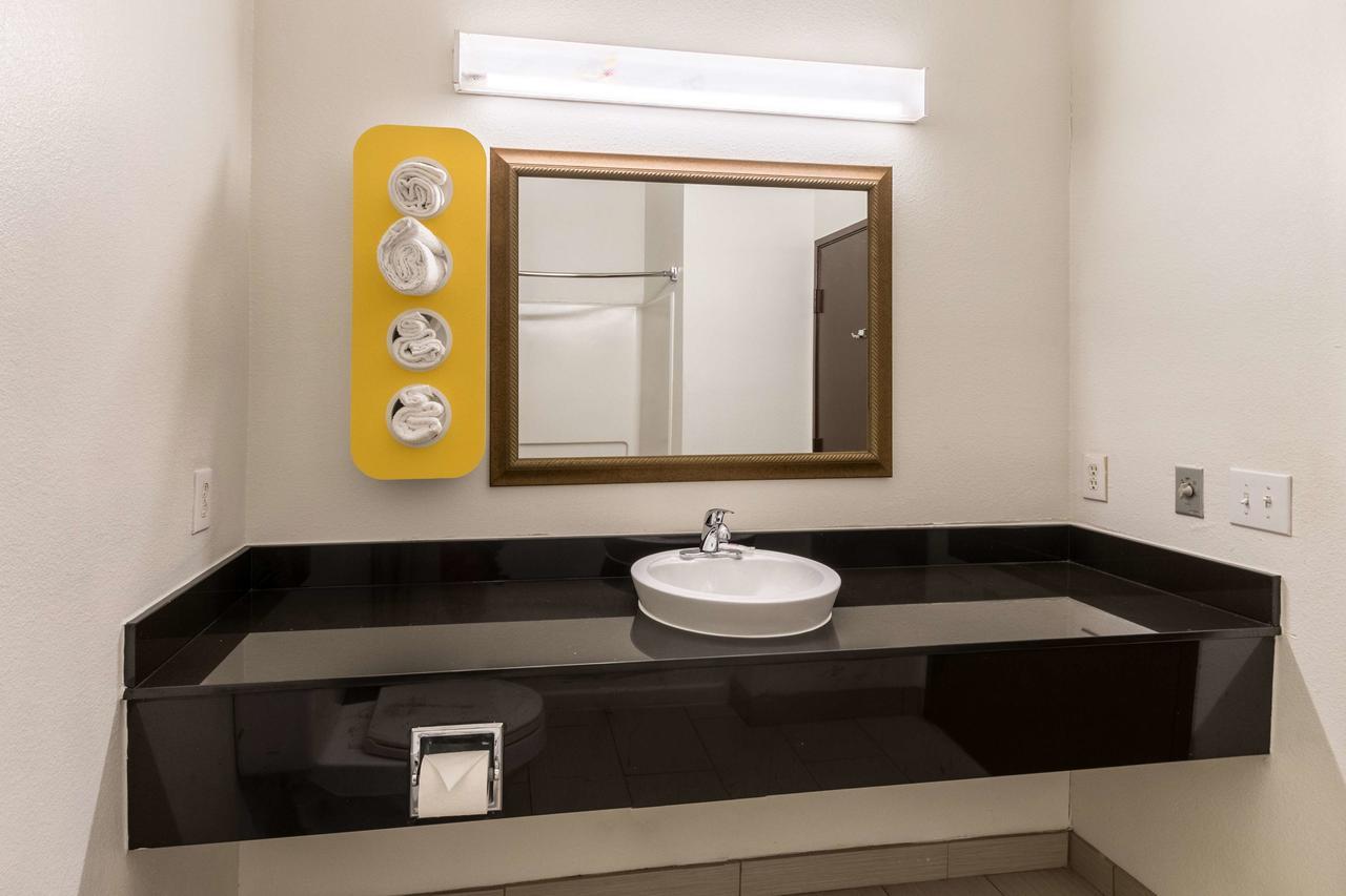 King Room with Lagoon View - Non-Smoking