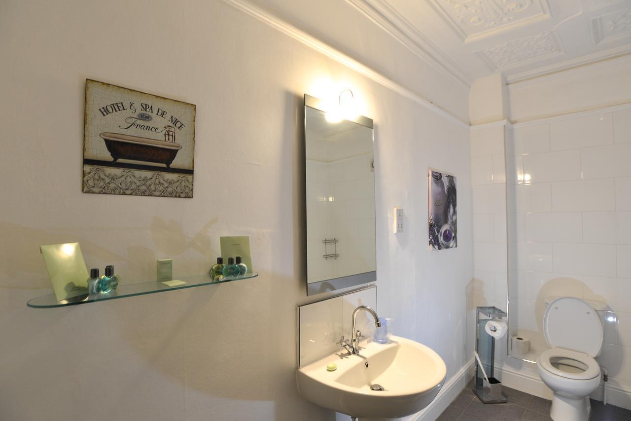 Deluxe King Double and Twin Room