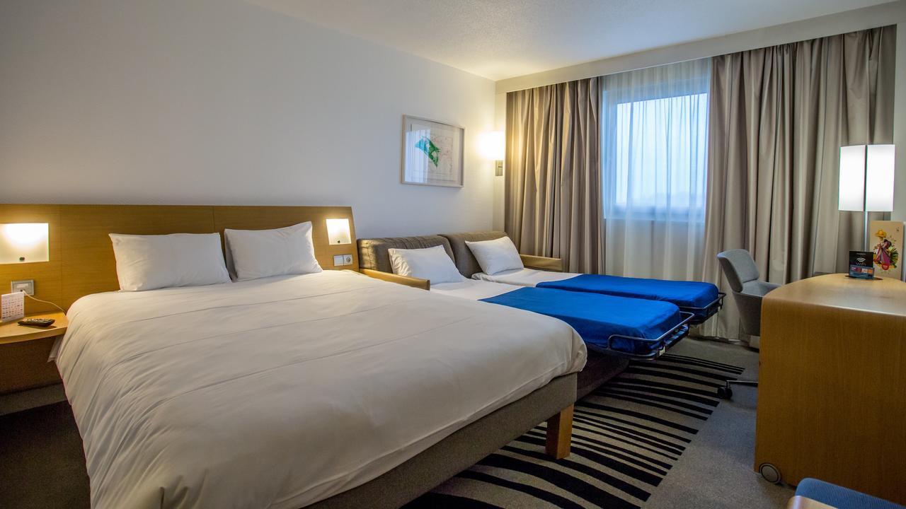 Standaardkamer met een Tweepersoonsbed en een Slaapbank