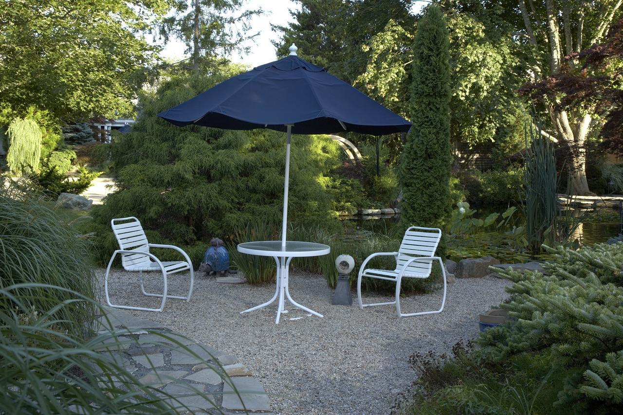 Deluxe Queen Room By The Pond
