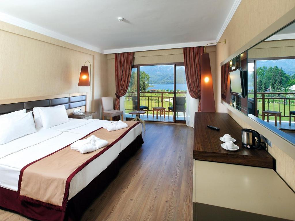 Deluxe Room Pool View,149194382:JPEG
