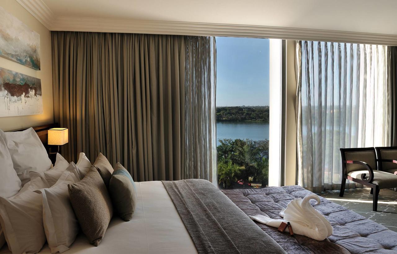 Deluxe Queen Suite with View