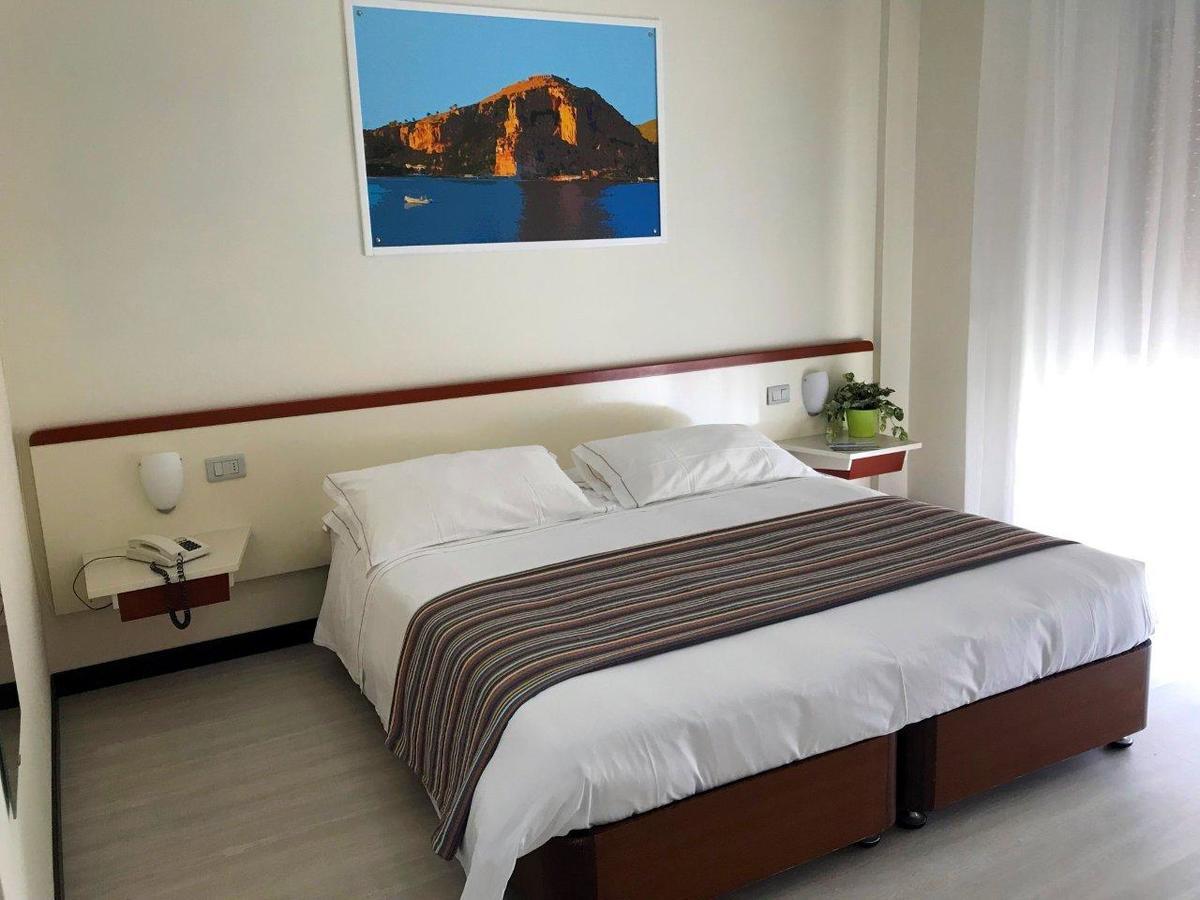 Double or Twin Room,31186187:JPEG