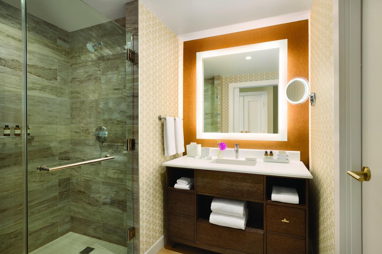 Fairmont Gold Studio Suite 1 King Bed