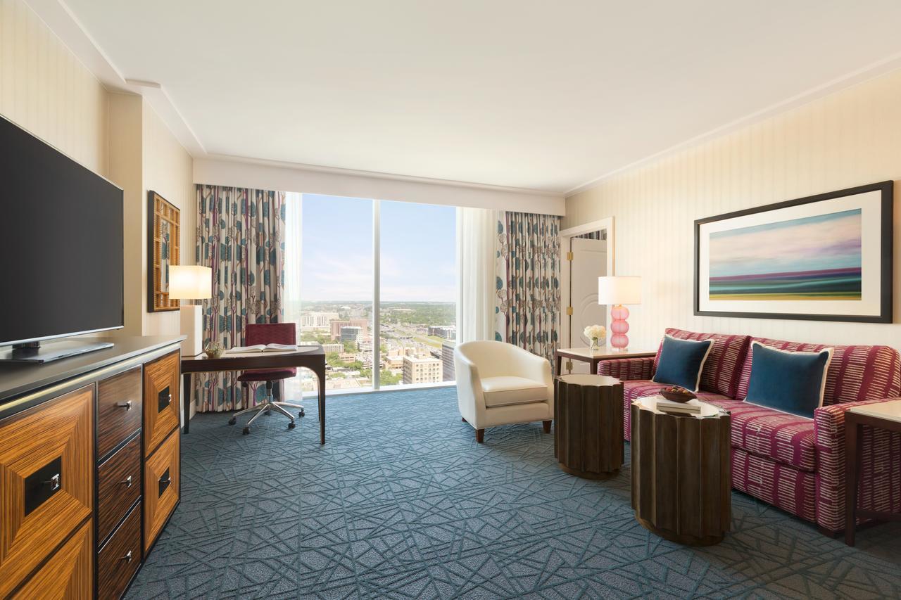 Fairmont Gold One Bedroom Suite 1 King Bed