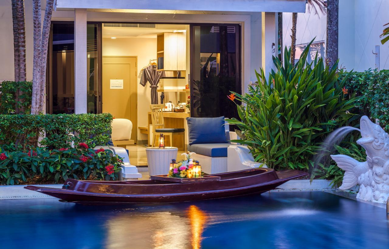Pool Access Green Wing