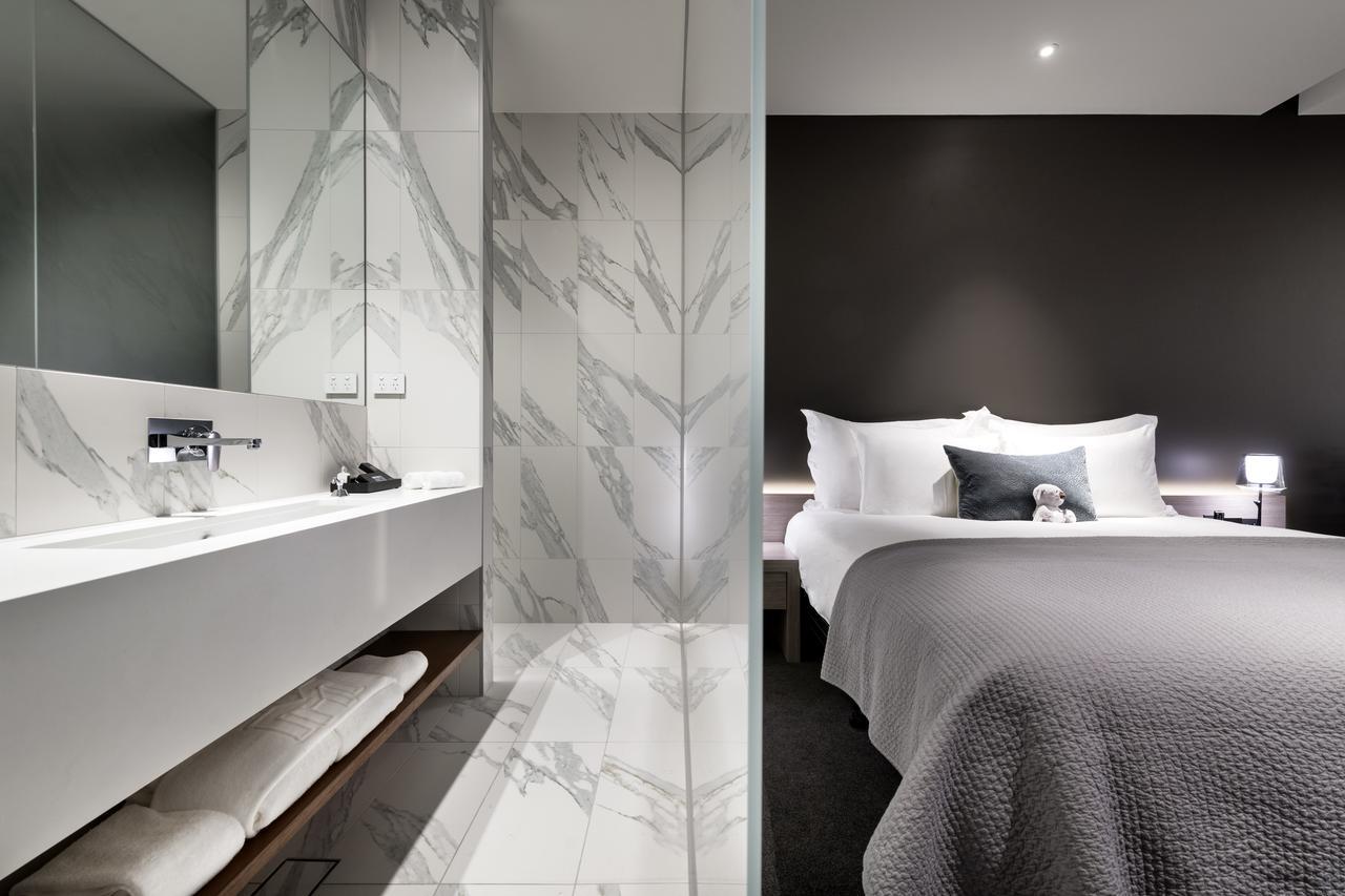 King Suite with Courtyard View