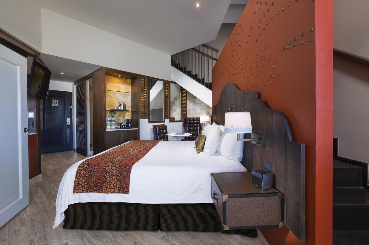 Rock Suite Ocean Front Rooftop Lounge Two Bedroom personal Assistant,707859244:JPEG