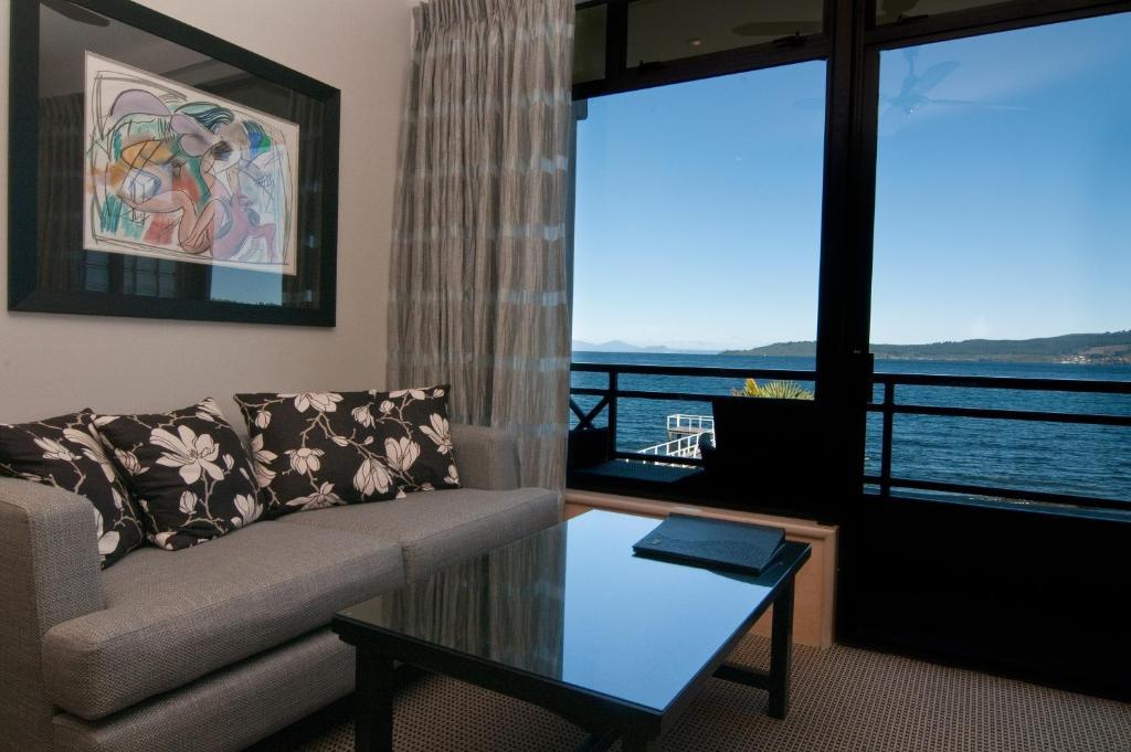 Superior Twin Room Lake View