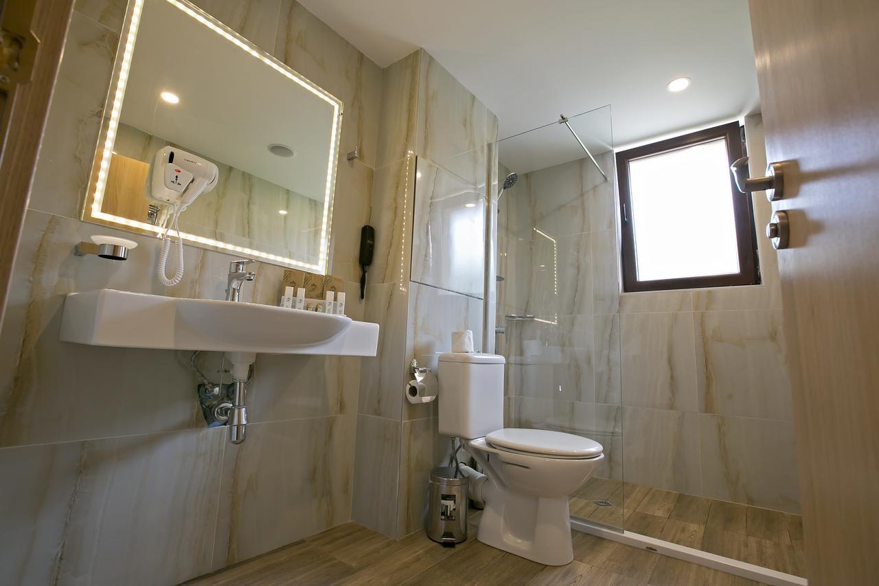 Deluxe Double Room with Balcony and Side Sea View (2 Adults + 1 Children) - Free SPA and Beach Access