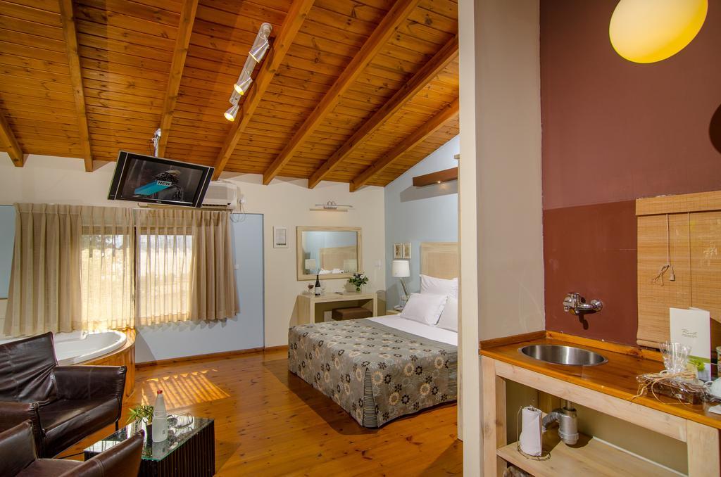 Nature Cabins (3 adults)